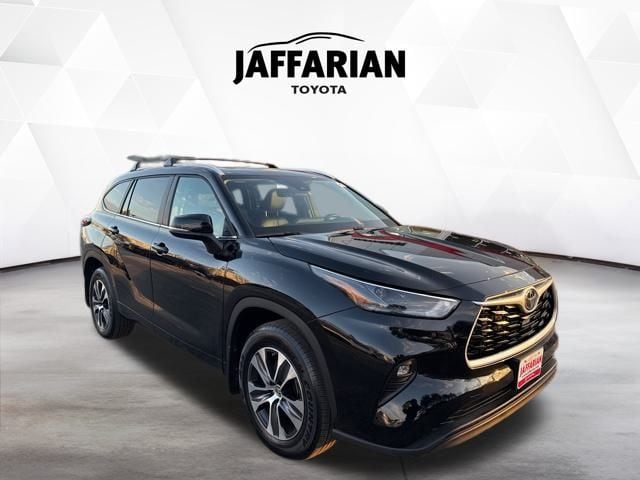 2024 Toyota Highlander XLE's photo