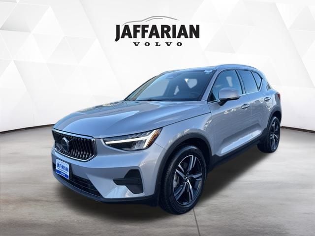 2025 Volvo XC40 Core's photo