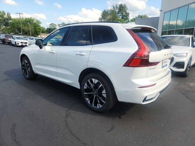 2026 Volvo XC60 B5 Plus photo 4