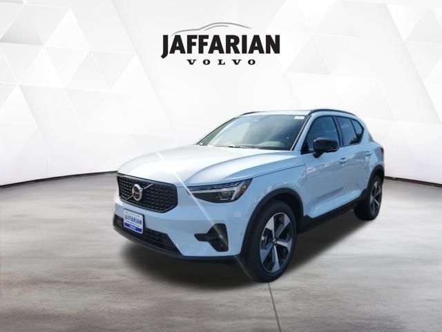 2026 Volvo XC40 Plus's photo