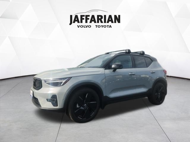 2026 Volvo XC40 photo 3