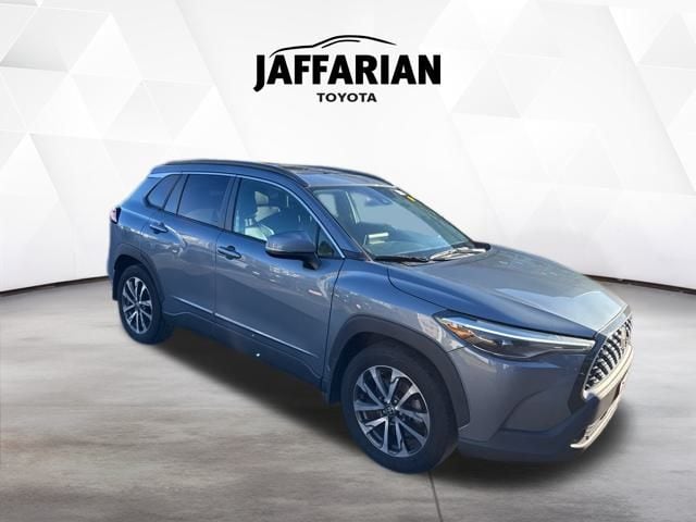 2022 Toyota Corolla Cross XLE's photo