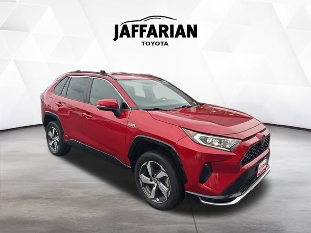 2021 Toyota RAV4 SE's photo