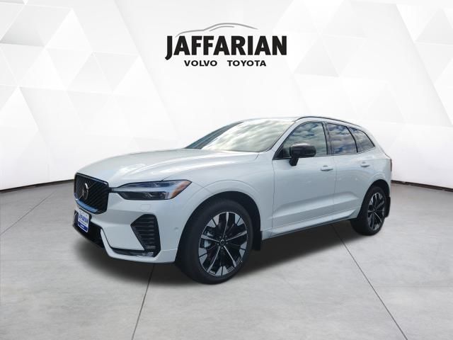 2026 Volvo XC60 B5 Plus photo 3
