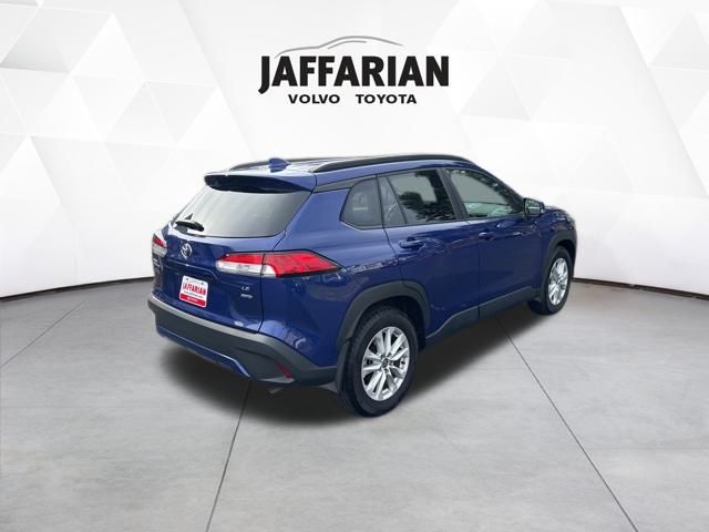 2024 Toyota Corolla Cross LE photo 3