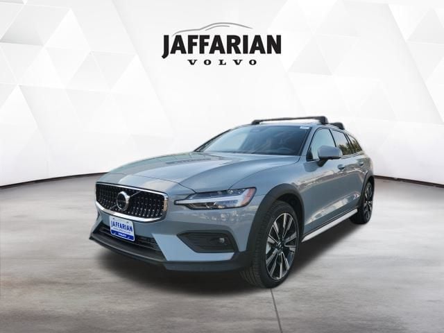 2026 Volvo V60 Cross Country Ultra's photo