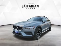 New 2026 Volvo V60 Cross Country B5 Ultra Wagon Haverhill, Massachusetts