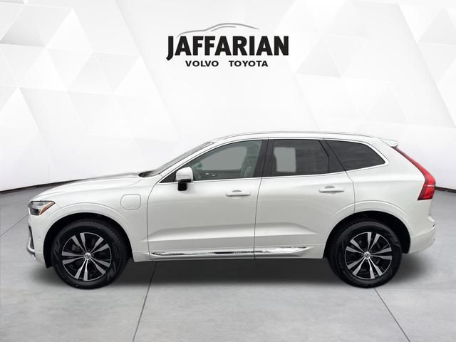 2022 Volvo XC60 Recharge Hybrid T8 Inscription Expression photo 3