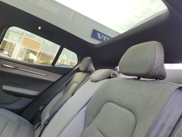 2026 Volvo EX30 Ultra - Photo 7
