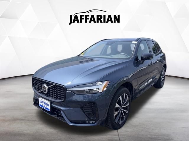 2024 Volvo XC60 B5 Plus Dark Theme AWD's photo