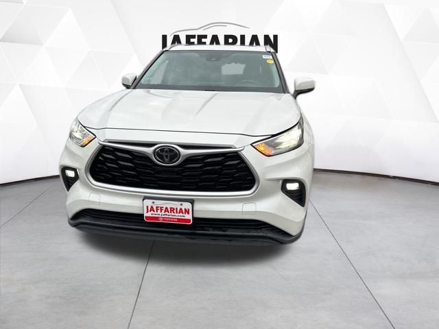 2020 Toyota Highlander XLE photo 3