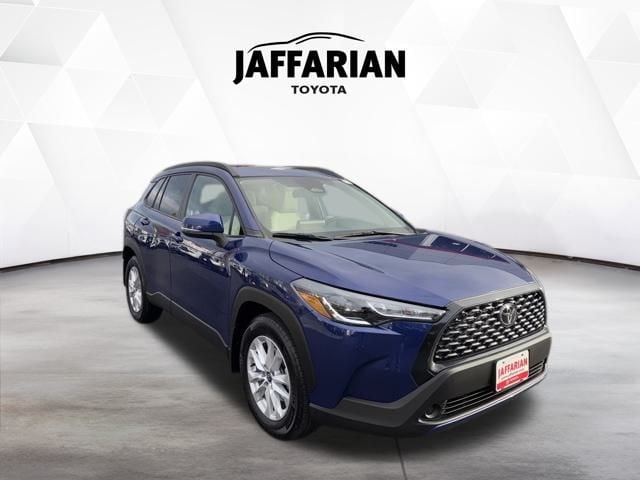 2024 Toyota Corolla Cross LE's photo
