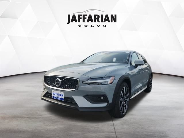 2026 Volvo V60 Cross Country Ultra's photo
