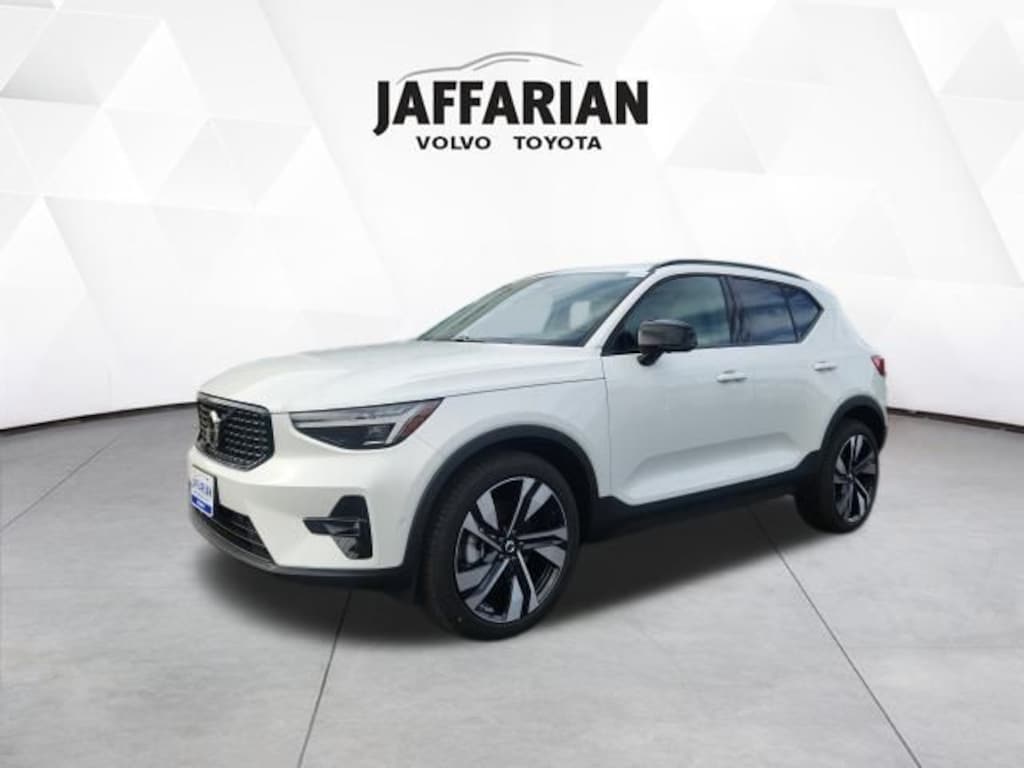 New 2026 Volvo XC40 B5 Ultra SUV
