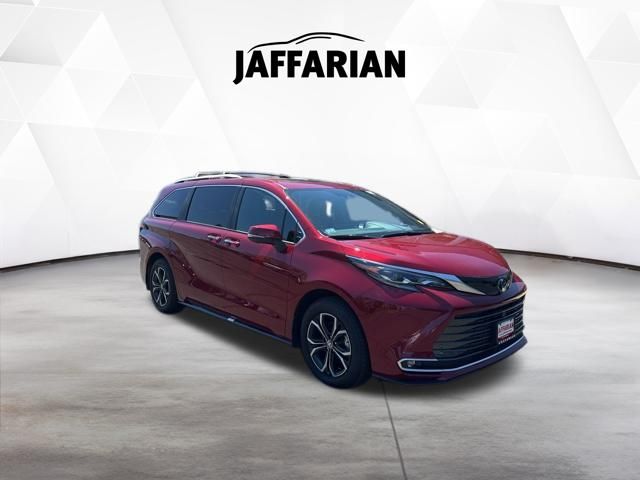 2025 Toyota Sienna Platinum 7-Passenger Hybrid AWD's photo