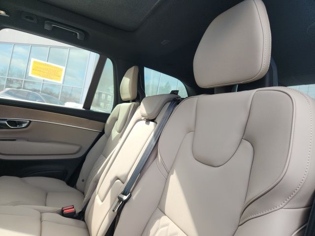 2026 Volvo XC90 Plus - Photo 7