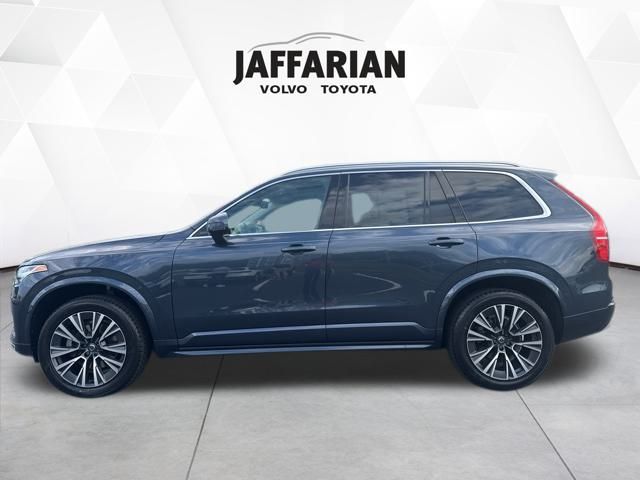 2022 Volvo XC90 T5 Momentum photo 3
