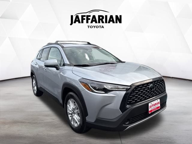 2023 Toyota Corolla Cross LE's photo
