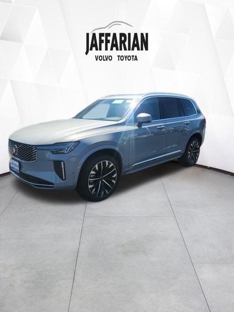 2026 Volvo XC90 B5 Plus photo 3
