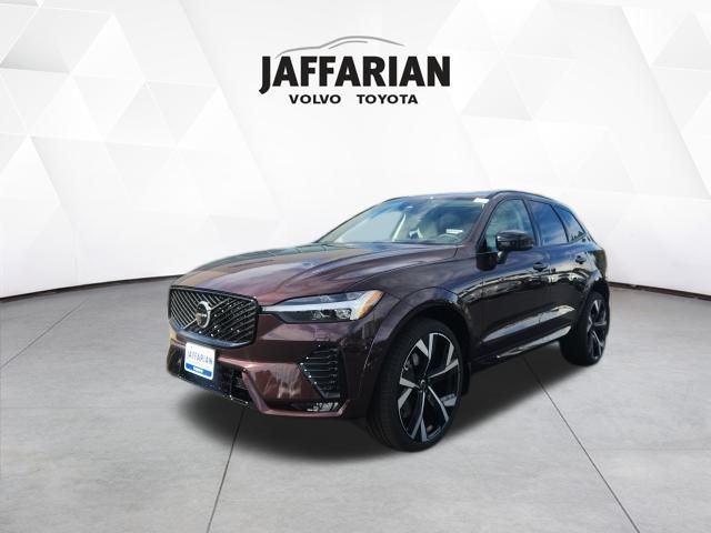 2026 Volvo XC60 B5 photo 2