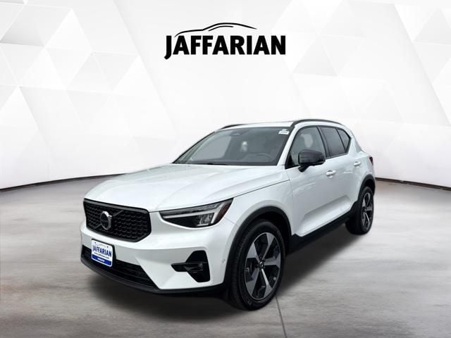2025 Volvo XC40