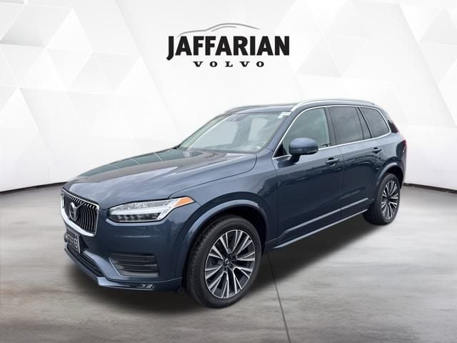 2022 Volvo XC90 Momentum's photo