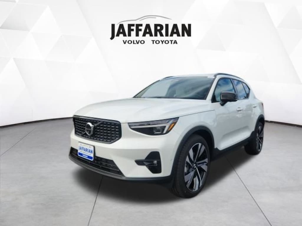 New 2026 Volvo XC40 B5 Ultra SUV