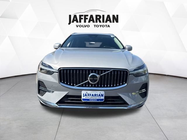 2022 Volvo XC60 B5 Inscription photo 3