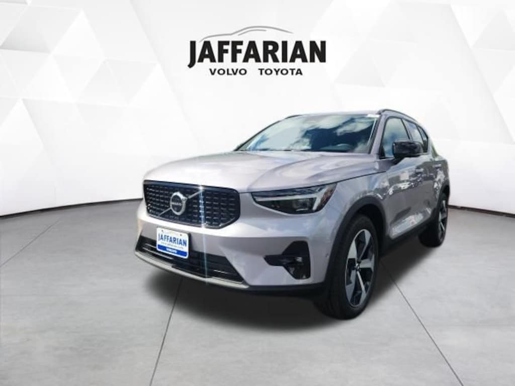 New 2026 Volvo XC40 B5 Plus SUV