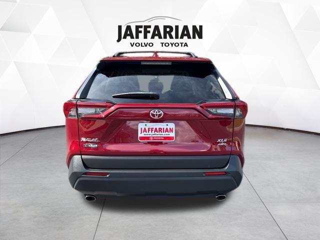 2023 Toyota RAV4 XLE photo 4