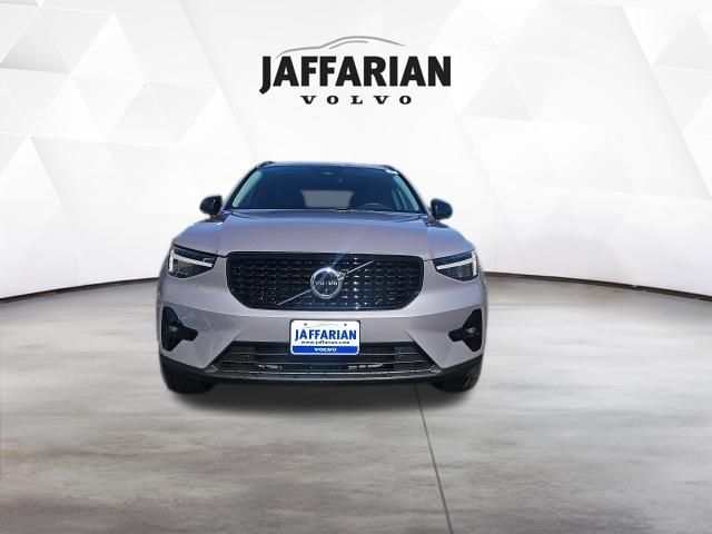 2026 Volvo XC40 B5 Plus Dark AWD's photo