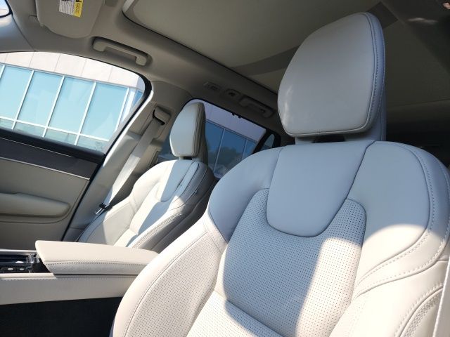 2026 Volvo XC90 Ultra - Photo 8