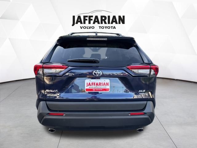 2023 Toyota RAV4 XLE Premium photo 3