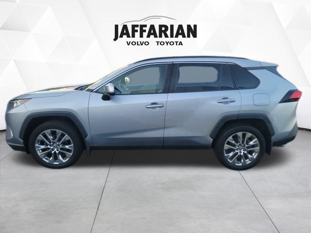 2020 Toyota RAV4 XLE Premium photo 2