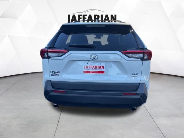 2021 Toyota RAV4 XLE Premium photo 4