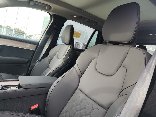2026 Volvo XC90 Plus - Photo 7