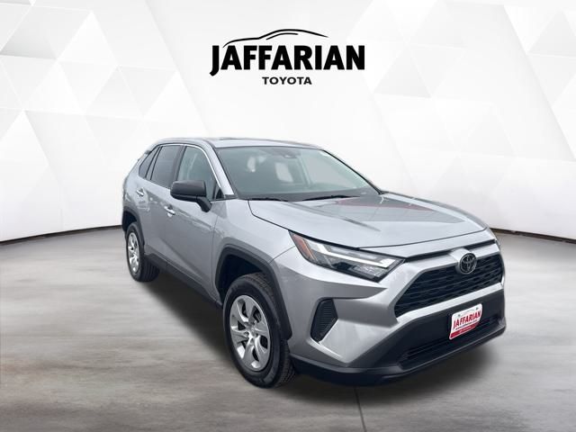 2023 Toyota RAV4 LE's photo