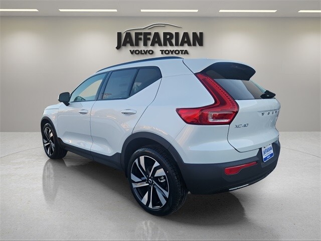 2025 Volvo XC40 Plus photo 4