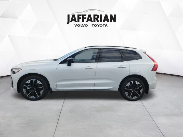 2026 Volvo XC60 B5 Plus photo 4