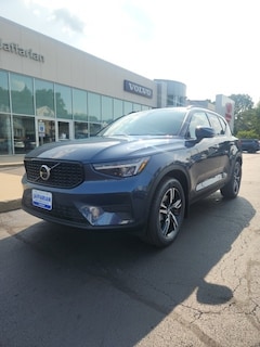 2026 Volvo XC40 B5 Core SUV