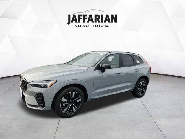 2026 Volvo XC60 B5 Plus photo 3