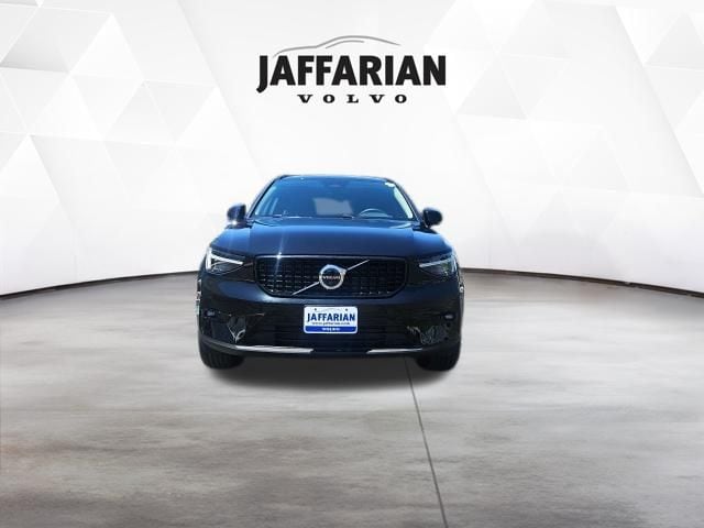 2026 Volvo XC40 B5 Plus Dark AWD's photo
