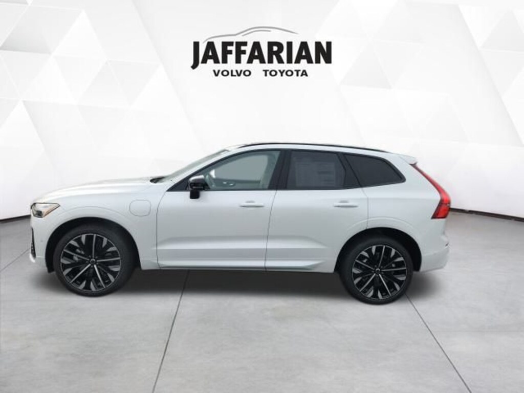 New 2026 Volvo XC60 plug-in hybrid T8 Ultra SUV