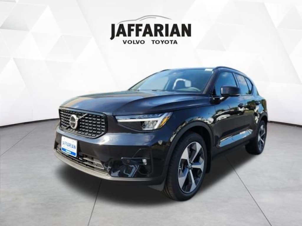 New 2026 Volvo XC40 B5 Plus SUV