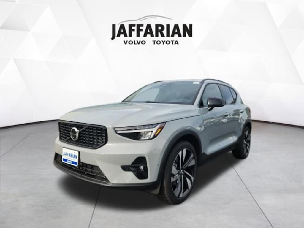 New 2026 Volvo XC40 B5 Plus SUV