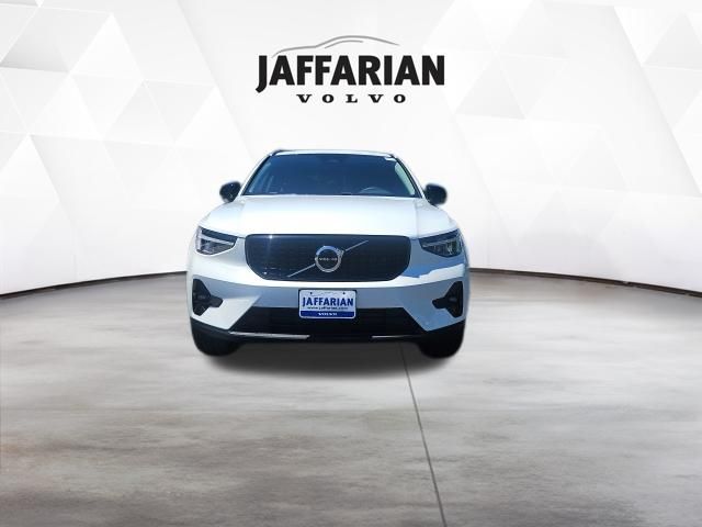 2026 Volvo XC40 B5 Plus Dark AWD's photo