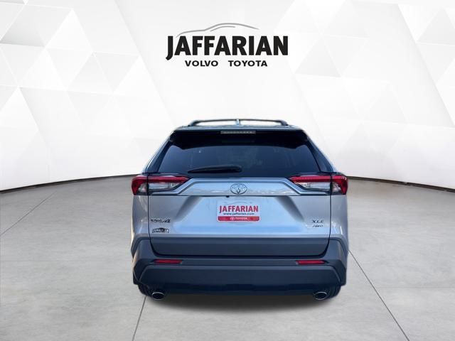 2022 Toyota RAV4 XLE photo 4