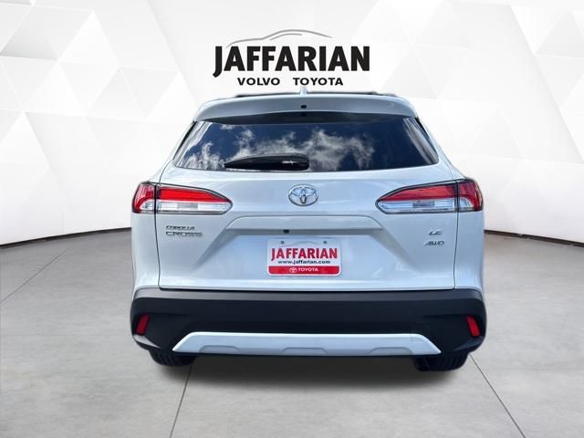 2023 Toyota Corolla Cross LE photo 4