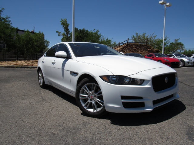 2017 Jaguar XE Premium's photo