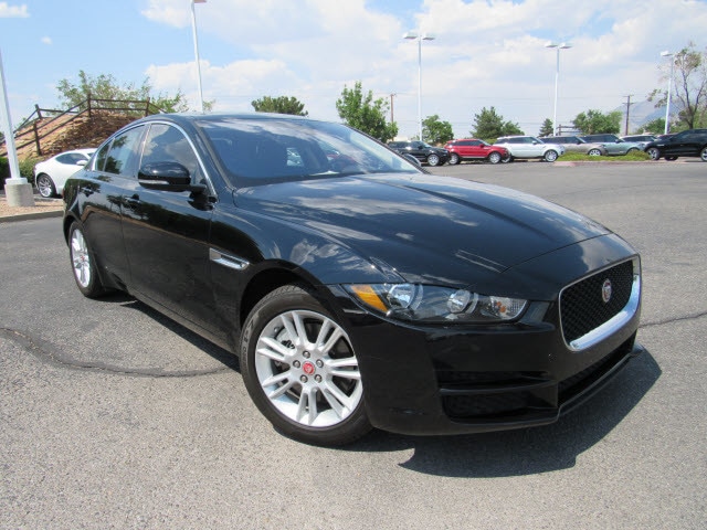 2017 Jaguar XE Premium's photo